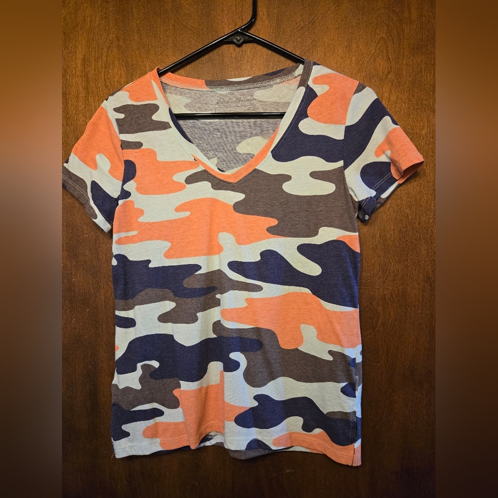 Eddie Bauer Camo V-neck Tee PTP=16"